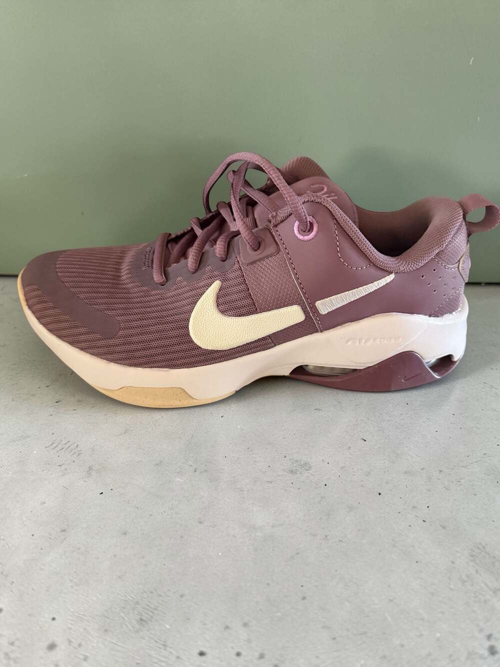 Nike Women's Air Zoom Bella 6 Training Shoes Violet Dust Sail DR5720-500